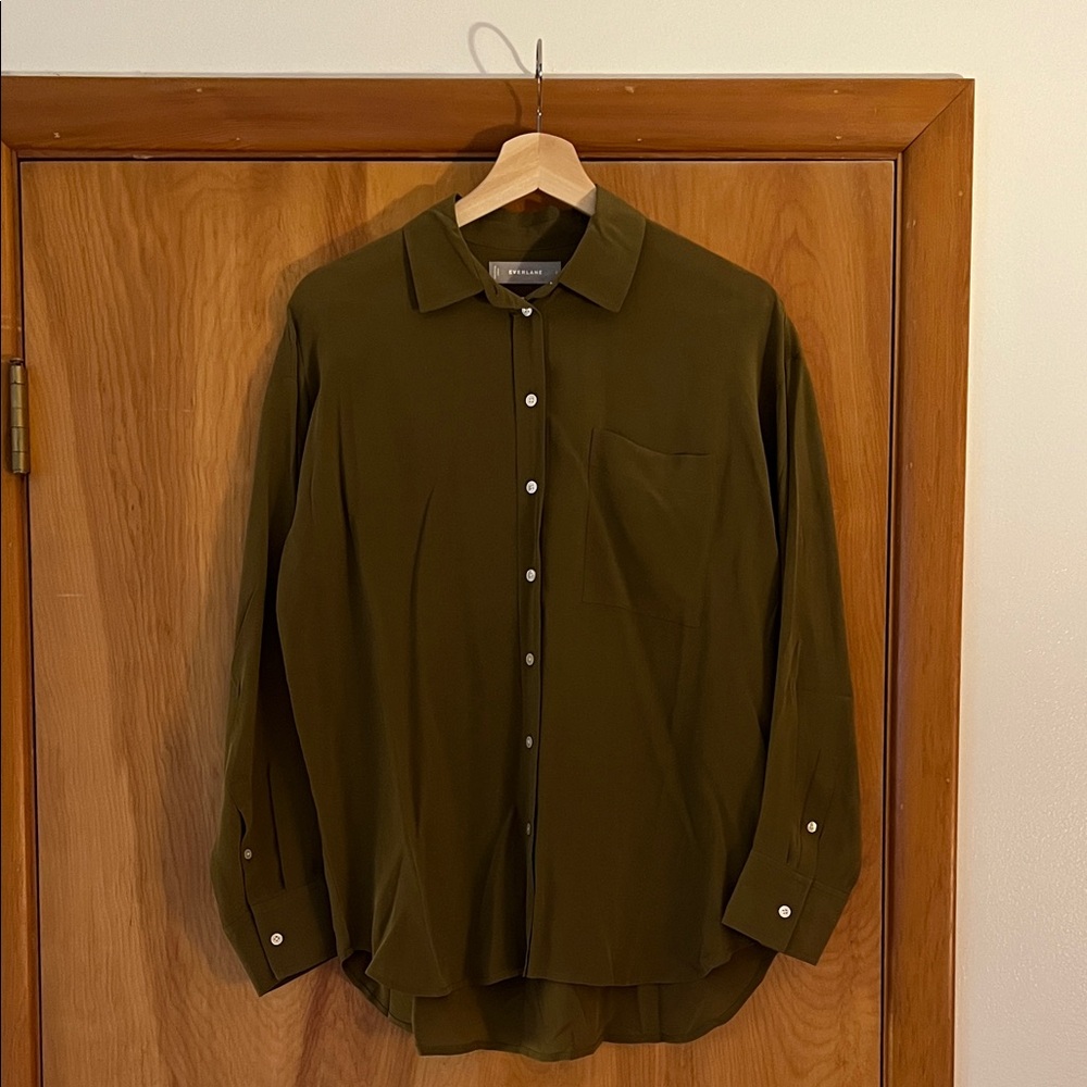 Everlane Olive Green 100% Silk Button Down Shirt Women’s Size 2